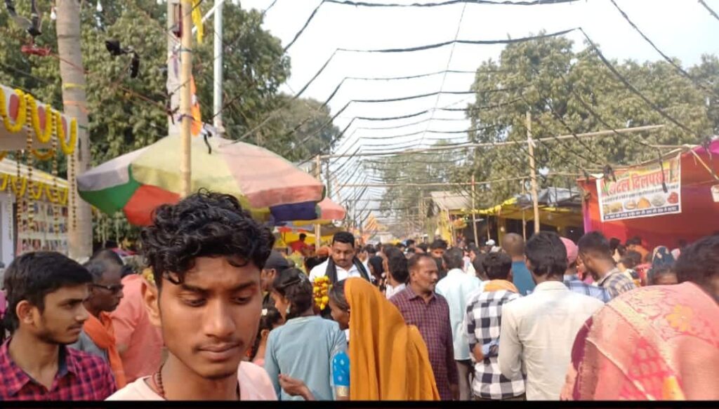 Long queues of devotees outside a temple in Madhubani for Jalabhishek